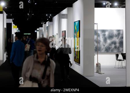 © PHOTOPQR/LE DAUPHINE/Grégory YETCHMENIZA ; Genève ; 27/01/2024 ; Genève (Suisse), le 27 janvier Pour sa 12e édition, ArtGenève s'est imposé comme l'un des grands rendez-vous de l'art contemporain en Europe, avec des Expositions très intéressantes et ludiques, à rebours des clichés que l'on entend parfois sur la création actu, et du XXe sièelle. Foto : Grégory Yetchmeniza/le Dauphiné Libéré 12th Artgeneve, a Ginevra, Svizzera, 27 jan 2024 Credit: MAXPPP/Alamy Live News Foto Stock