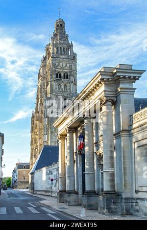 Cattedrale di Tours, chiesa cattolica romana situata a Tours, Indre-et-Loire, Francia, dedicata a San Gaziano, in stile architettonico gotico costruito nel mezzo Foto Stock