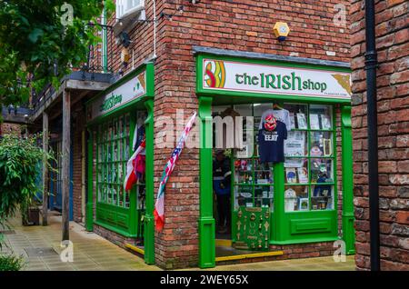 Derry City, Co Londonderry, N Ireland, settembre 27 2023 - The Irish Shop in the Craft Village, Derry Foto Stock