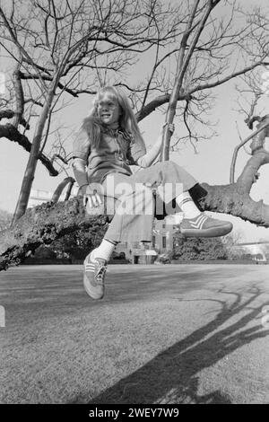 Amy Carter seduta in una struttura ad albero sulla Casa Bianca motivi Foto Stock