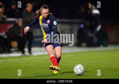 Rotterdam, Niederlande. 27 gennaio 2024. ROTTERDAM, PAESI BASSI - GENNAIO 27: Leonie Vliek del FC Twente tira il pallone durante l'Azerion Vrouwen Eredivisie match tra Feyenoord e FC Twente allo Sportcomplex Varkenoord il 27 gennaio 2024 a Rotterdam, Paesi Bassi (foto di Hans van der Valk/Orange Pictures) credito: dpa/Alamy Live News Foto Stock