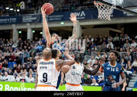 Heidelberg, Deutschland. 27 gennaio 2024. Marcel Keßen (Kessen, Heidelberg, 15), AM Ball, Aktion, Action, Spielszene, 27.01.2024, Heidelberg (Deutschland), pallacanestro, Bundesliga, MLP Academics Heidelberg - NINERS Chemnitz Credit: dpa/Alamy Live News Foto Stock