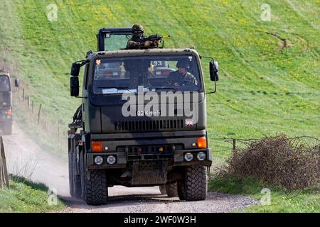 Salisbury Plain, Wiltshire, Regno Unito - 6 aprile 2011: British Army Leyland DAF 8X8 rilascia i veicoli nella Salisbury Plain Training area, Wiltshire, Inghilterra Foto Stock