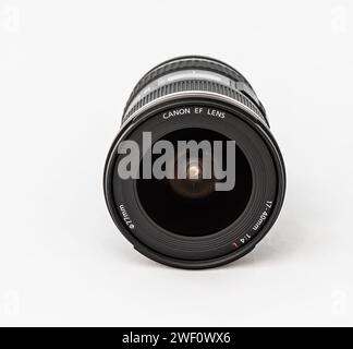 Gothenburg, Svezia - 21 maggio 2022: Foto del prodotto Studio di un obiettivo grandangolare Canon EF da 40 mm f4. Foto Stock