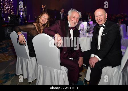 Christiane Zander, Dieter Hallervorden, Kai Wegner beim 26. Presseball Berlin im Hotel Titanic a Berlino, AM 27.01.2024 26. Presseball Berlin *** Christiane Zander, Dieter Hallervorden, Kai Wegner al Press Ball Berlin 26 all'Hotel Titanic di Berlino, su 27 01 2024 26 Press Ball Berlin Photopress Mueller Foto Stock