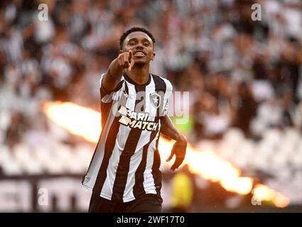 Rio de Janeiro, Brasile.27 gennaio 2024 Campionato brasiliano di calcio, partita tra le squadre Botafogo e Sampaio Correa allo stadio Nilton Santos, il giocatore di Botafogo Jeffinho celebra il suo gol durante la partita Andre Ricardo/Alamy Live News Foto Stock