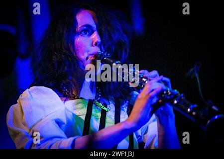 Edimburgo, Scozia. Sab 27 gennaio 2024. La musicista/compositrice scozzese Anna Meredith sul palco delle Assembly Rooms come parte del festival Burns & Beyond del 2024. Nel 2016, Meredith ha pubblicato il suo album di debutto in studio 'Varmints' con un ampio plauso della critica e ha vinto lo Scottish album of the Year Award. Il suo secondo album in studio 'FIBS' è stato selezionato per il Mercury Prize 2020. Foto Stock