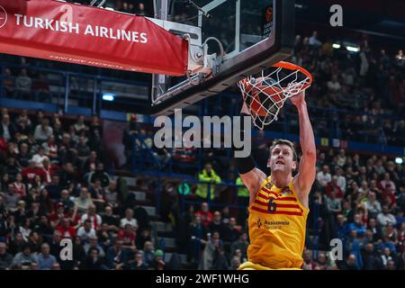 Milano, Italia. 26 gennaio 2024. Jan Vesely #6 del FC Barcelona dunks durante la partita della stagione regolare turca EuroLeague 2023/24 Round 23 tra EA7 Emporio Armani Milan e FC Barcelona al Mediolanum Forum. Punteggio finale; EA7 Milano 74 | 70 Barcellona. Credito: SOPA Images Limited/Alamy Live News Foto Stock