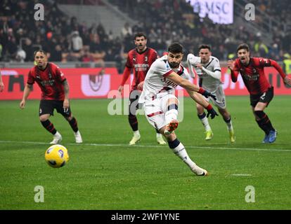 Milano, Italia. 27 gennaio 2024. Riccardo Orsolini di Bologna segna una partita di serie A tra AC Milan e Bologna a Milano, 27 gennaio 2024. Credito: Alberto Lingria/Xinhua/Alamy Live News Foto Stock