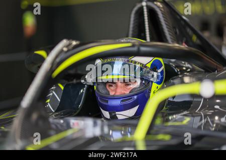 Riyadh, Arabia Saudita. 27 gennaio 2024. Sergio sette Camara pilota brasiliano di ERT Formula e è visto prima del FIA Formula e World Championship Diriyah e-Prix, a Riyadh, Arabia Saudita, 27 gennaio 2024. Crediti: Qian Jun/Xinhua/Alamy Live News Foto Stock