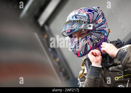 Riyadh, Arabia Saudita. 27 gennaio 2024. Il pilota britannico di ERT Formula e Dan Ticktum si prepara prima del FIA Formula e World Championship Diriyah e-Prix, a Riyadh, in Arabia Saudita, 27 gennaio 2024. Crediti: Qian Jun/Xinhua/Alamy Live News Foto Stock