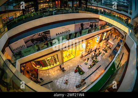 Il Raffles City e' un grande complesso situato nel quartiere Civico all'interno del centro citta'-stato di Singapore. Foto Stock