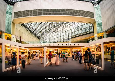 Il Raffles City e' un grande complesso situato nel quartiere Civico all'interno del centro citta'-stato di Singapore. Foto Stock