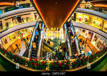 Il Raffles City e' un grande complesso situato nel quartiere Civico all'interno del centro citta'-stato di Singapore. Foto Stock