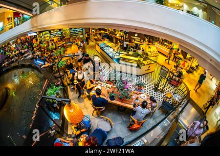 Il Raffles City e' un grande complesso situato nel quartiere Civico all'interno del centro citta'-stato di Singapore. Foto Stock