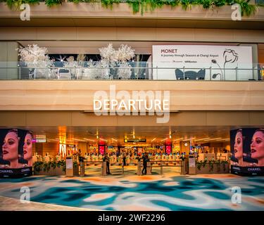 Dopo tre anni e mezzo di lavori di ingegneria ed espansione, il Terminal 2 dell'aeroporto di Changi (T2) ha riaperto completamente a Singapore. Foto Stock