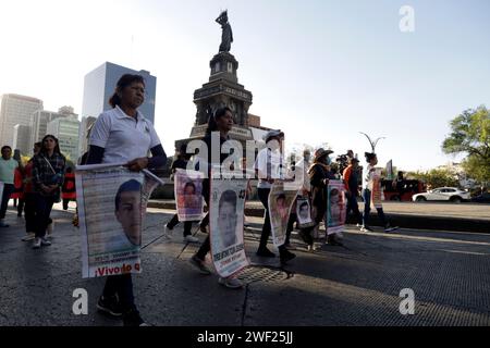 Non esclusiva: Le madri e i padri dei 43 studenti della scuola normale Ayotzinapa partecipano alla CXII Global Action for Ayotzinapa and M Foto Stock