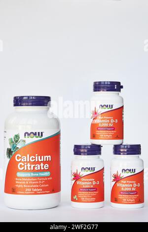 Vasi di citrato di calcio e vitamina D 3, ORA Foods Company, dal negozio online iHerb. Set di integratori alimentari sani, vitamine e minerali. Grigia Foto Stock