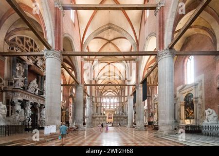 Basilica gotica di Santa Maria Gloriosa dei Frari a San Polo sestiere nel centro storico di Venezia, Veneto, Italia © Wojciech Strozyk Foto Stock