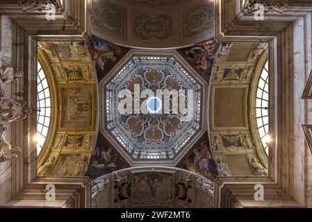 Cupola della chiesa di San Pietro ion banchi, consacrata nel 1585, Piazza banchi Genova, Italia Foto Stock