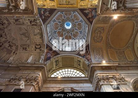 Cupola della chiesa di San Pietro ion banchi, consacrata nel 1585, Piazza banchi Genova, Italia Foto Stock