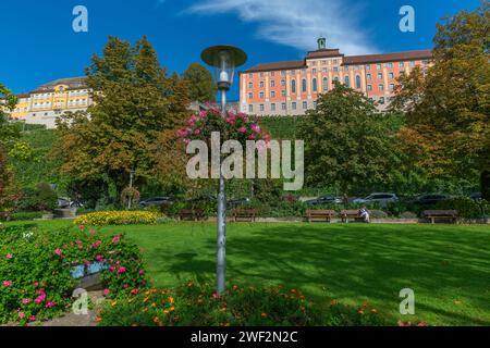 Meersburg on Lake Constance, State Winery, Droste-Huelshoff-Gymnasium, Gardens, Baden-Wuerttemberg, Germania Foto Stock