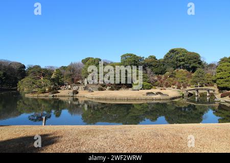 Daisensui Pond nel Rikugien Garden, Tokyo, Giappone Foto Stock