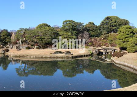 Daisensui Pond nel Rikugien Garden, Tokyo, Giappone Foto Stock