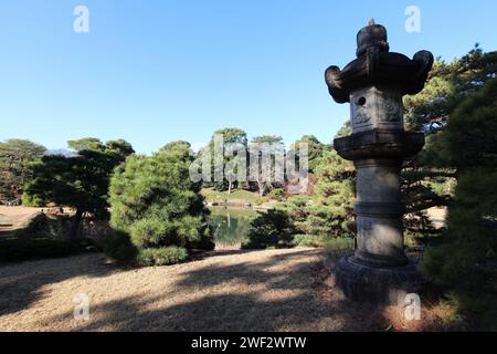 Daisensui Pond nel Rikugien Garden, Tokyo, Giappone Foto Stock