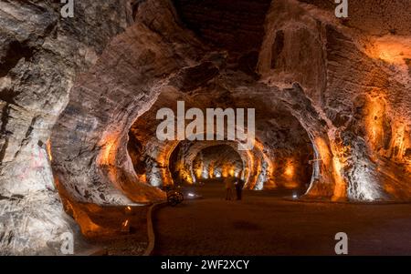 All'interno della grotta di sale nelle montagne di sale di Idir, distretto di Toulz Luka, Turchia. Foto Stock