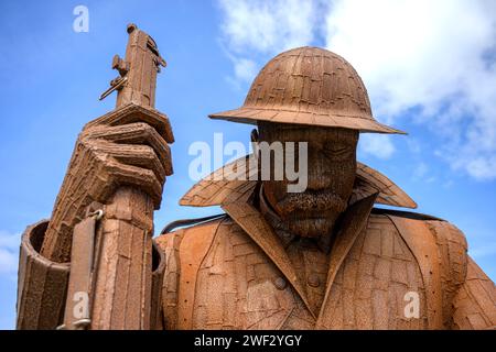 Monumento alla guerra di saldatura in acciaio della prima guerra mondiale a Seaham, contea di Durham, Regno Unito. Realizzato nel 2014 da Ray Lonsdale è chiamato 1101 (dopo l'armistizio che è entrato in vigore al Foto Stock