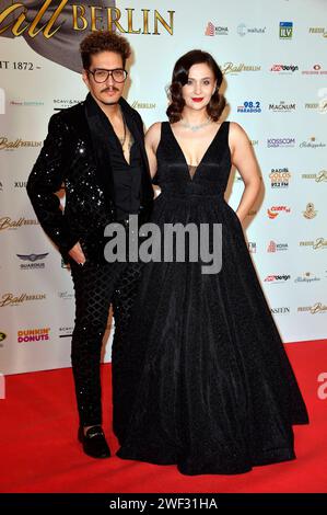 Patrick Sass und Milana Weidmann beim Presseball Berlin 2024 im Titanic Chaussee Hotel. Berlin, 27.01.2024 *** Patrick Sass e Milana Weidmann al Berlin 2024 Press Ball al Titanic Chaussee Hotel Berlin, 27 01 2024 foto:Xn.xKubelkax/xFuturexImagex presseball 4124 Foto Stock