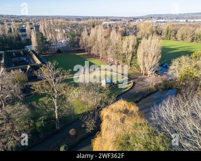 vista aerea del priorato di aylesford, chiamato anche frati, è sede di un gruppo carmelitano dal 1242 ad aylesford nel kent Foto Stock