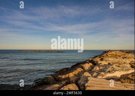 Mare Adriatico. Martinsicuro, Teramo. Bellissime foto di un tramonto spettacolare Foto Stock