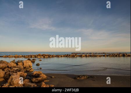 Mare Adriatico. Martinsicuro, Teramo. Bellissime foto di un tramonto spettacolare Foto Stock