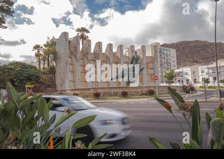 Monumento alla Vittoria (o Angelo della Vittoria), comunemente noto come Monumento a Franco, Santa Cruz, Tenerife, Isole Canarie, Spagna, Europa Foto Stock