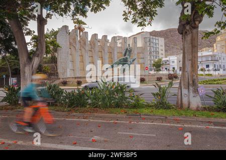 Monumento alla Vittoria (o Angelo della Vittoria), comunemente noto come Monumento a Franco, Santa Cruz, Tenerife, Isole Canarie, Spagna, Europa Foto Stock