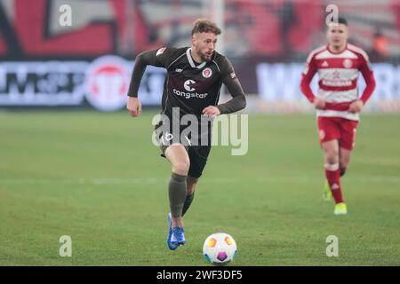 27.01.2024, Fussball, Saison 2023/2024, 2. Bundesliga, 19 anni. Spieltag, fortuna Düsseldorf - FC St Pauli, Carlo Boukhalfa (FC St Pauli), foto: Dennis Ewert/RHR-FOTO Foto Stock