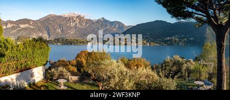 Tramonto su Bellagio sul lago di Como, visto da Tremezzo, Italia Foto Stock