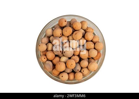 Sfere di argilla per piante in vaso di vetro su sfondo bianco isolato Foto Stock