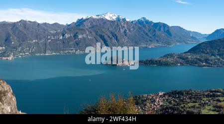 Magnifica vista di Bellagio sul lago di Como vista da Monte Crocione, Italia Foto Stock