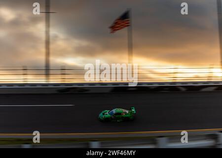 77 HEINRICH Laurin (deu), PRIAULX Seb (gbr), CHRISTENSEN Michael (dnk), AO Racing, Porsche 911 GT3 R, azione durante il Rolex 24 a Daytona, 1° round dell'IMSA WeatherTech Sportscar Championship 2024, dal 23 al 28 gennaio 2024 sul Daytona International Speedway a Daytona Beach, Florida, Stati Uniti d'America - foto Javier Jimenez / DPPI Foto Stock