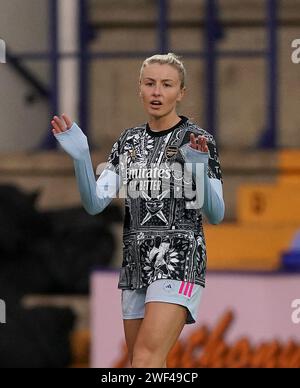 Leah Williamson dell'Arsenal si riscalda prima del Barclays Women's Super League Match a Prenton Park, Birkenhead. Data foto: Domenica 28 gennaio 2024. Foto Stock