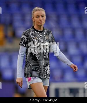 Leah Williamson dell'Arsenal si riscalda prima del Barclays Women's Super League Match a Prenton Park, Birkenhead. Data foto: Domenica 28 gennaio 2024. Foto Stock