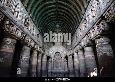 Ajanta, India - 19 gennaio 2024: Le grotte di Ajanta sono monumenti rupestri buddisti scavati nella roccia ad Ajanta, distretto di Aurangabad, Maharashtra, India. Foto Stock