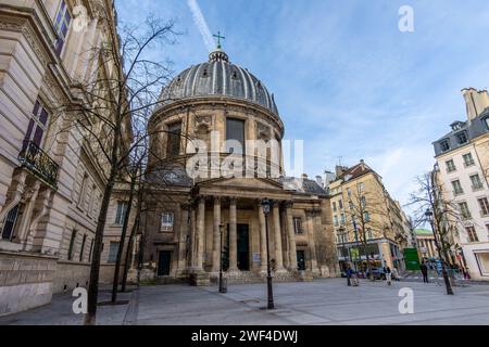 Vista esterna della chiesa cattolica romana di Notre-Dame-de-l'Assomption costruita nel XVII secolo e della principale chiesa polacca di Parigi Foto Stock