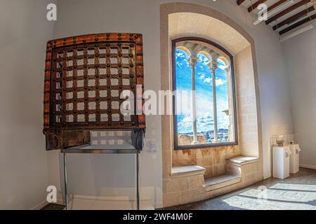 PALMA, SPAGNA - SETTEMBRE 20.2023: All'interno del Museo di Arte Sacra di Maiorca (Museu Diocesa de Mallorca), nel Palazzo Vescovo, un edificio del 13T. Foto Stock