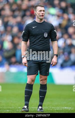 L'arbitro Thomas Bramall durante il quarto turno della Emirates fa Cup West Bromwich Albion vs Wolverhampton Wanderers agli Hawthorns, West Bromwich, Regno Unito, 28 gennaio 2024 (foto di Gareth Evans/News Images) Foto Stock