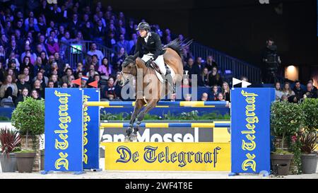 AMSTERDAM - Willem Greve con Highway TN durante la Longines FEI Jumping World Cup al torneo Jumping Amsterdam 2024 alla RAI il 28 gennaio 2024 ad Amsterdam, nei Paesi Bassi. ANP | Hollandse Hoogte | GERRIT VAN COLOGNE Foto Stock