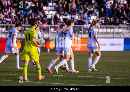 Lione, Francia. 28 gennaio 2024. Eugenie le Sommer (9) e Sara Dabritz (13) di OL celebrano dopo aver segnato punti durante il round 16 Coupe de France partita tra Olympique Lyonnais e FC Nantes al Groupama OL Training Center di Décines-Charpieu, Francia. (Pauline FIGUET - SPP) credito: SPP Sport Press Photo. /Alamy Live News Foto Stock